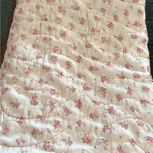 Vintage floral twin bedding